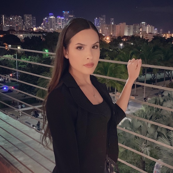 Welcome to my closet ☺️ - Picture 3 of 3